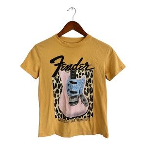 Woman’s fender size xs t-shirt.